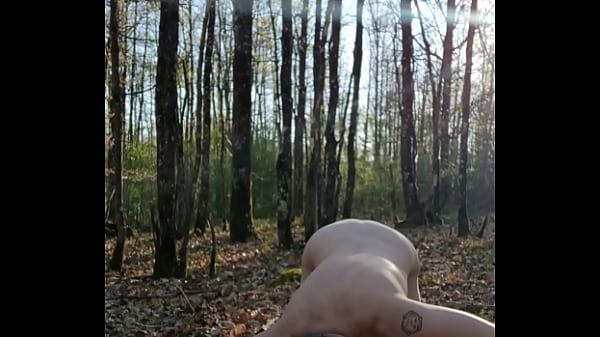 2025 04 08 Esclave F autos&eacute;ance en ext&eacute;rieur truie fouisseuse 