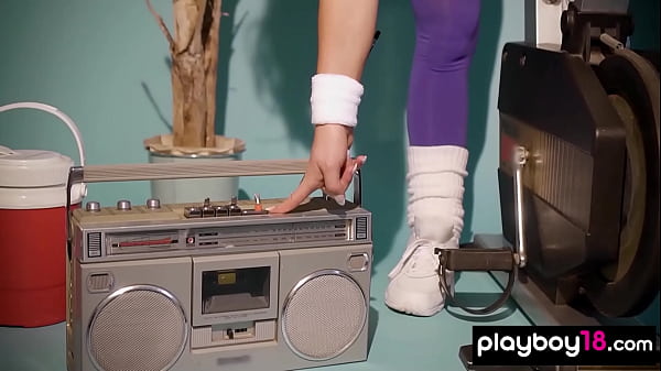 Nonton Flexible Blonde Hottie Doing Her Daily Naked Training thumbnail