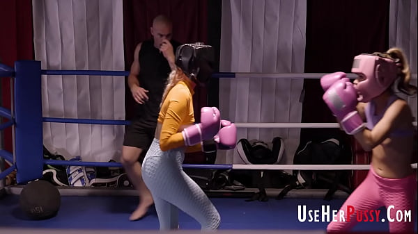 Coache Freeuses Two Students 
