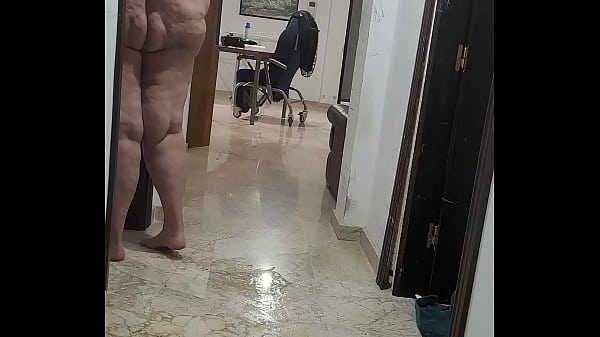 Colmarina. Meada al amanecer y pruebasu rica y sabrosa agüita y a su dildo_como a una polla