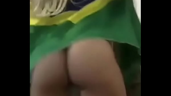 Play MP4 - Loira cavala rebola comemorando a vit&oacute;ria de Bolsonaro