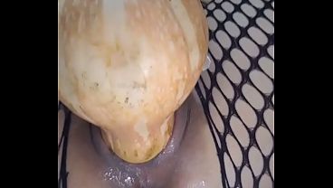 Le doy de comer_ahuyama_a mi coño jugosa vagina_rosada_jugando_con los_alimentos
