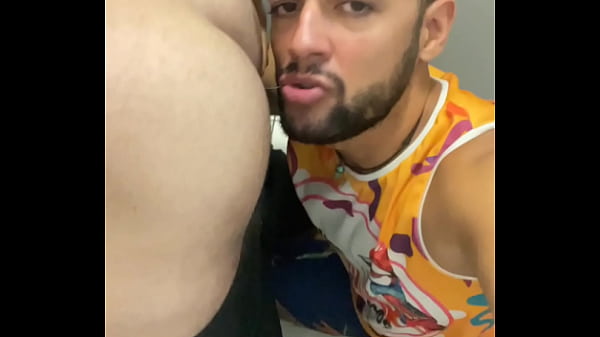 Folioes Fazendo Sexo No Banheiro Publico Na Noite De Carnaval. thumbnail