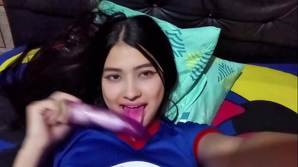 Esper&eacute; a que el cornudo saliera de casa para darle mi co&ntilde;o a la polla grande casero real 