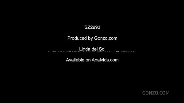 Nonton Willing Temp Gets Spread And Used With Hardcore Triple Anal Behind Vending Machine As Crowd Cheers Her On With Every Loud Slap thumbnail