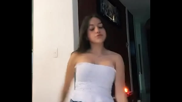 Shaula Ponce Sexy Mini Short Y Culo Y Piernas, Movimientos Calientes thumbnail