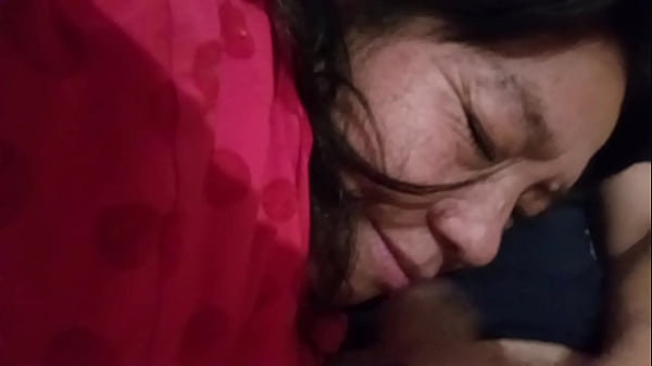 Play MP4 - Mi madura cristiana me pide encontrarnos para tener sexo todo el dia&comma; se escapa de la iglesia y se viene conmigo por su dosis de leche