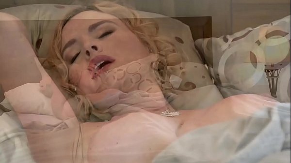 Cute babe pussy and ass fucked by meat stick 