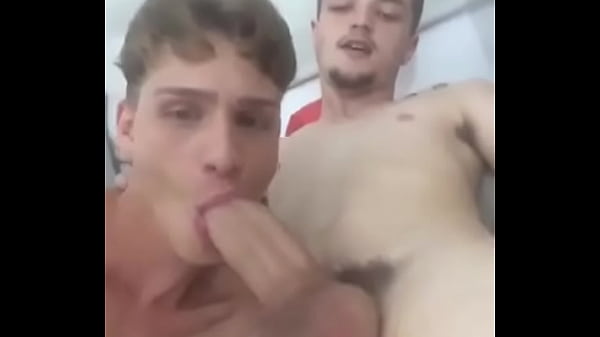 Qual &eacute_ o Nome deles? Loiro chupando gostoso
