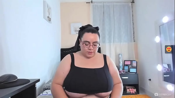 Karla rocks her body to justin timberlake song