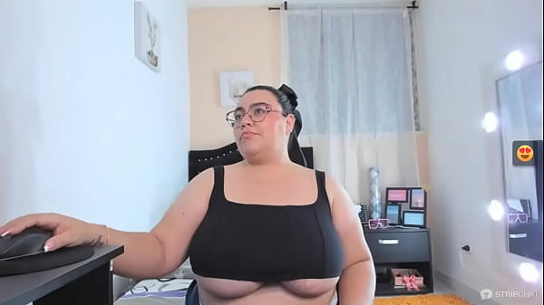 Nonton Karla Rocks Her Body To Justin Timberlake Song thumbnail