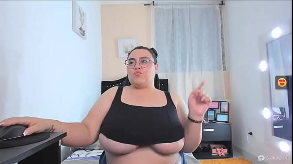 Karla rocks her body to justin timberlake song 