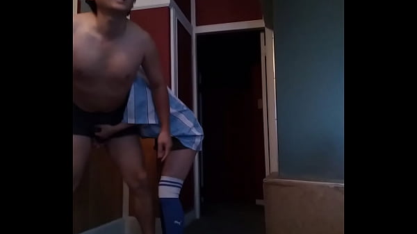 金蹴り109　タマ責め