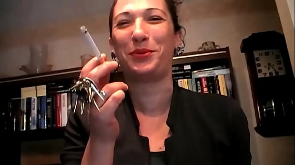 Smoking On The Human_Carpet Bdsm Fetish Milano