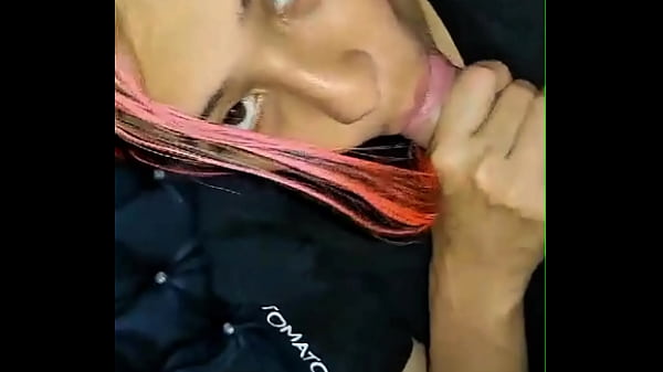 Play MP4 - Madrastra atrapada debajo del sof&aacute;&colon; &iexcl;el hijastro recibe un rapidito y caliente creampie&excl; &lpar; CASERO REAL&rpar;