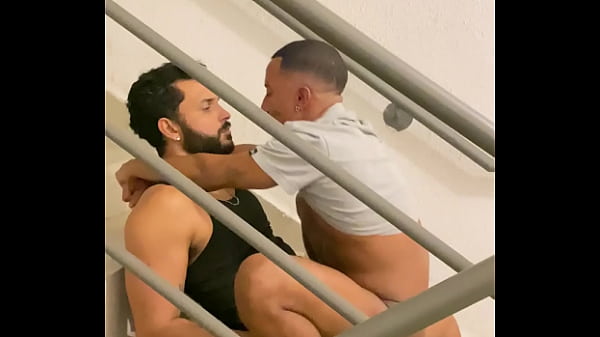 Dois Putos Fodendo Na Sa&iacute;da De Emergencia Do Hotel thumbnail