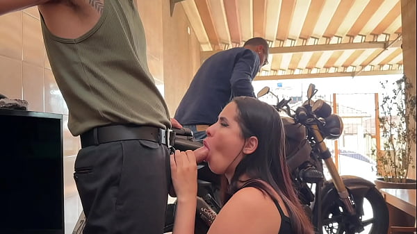 Esposa Traindo O Marido Motoqueiro O Cunhado Safado thumbnail