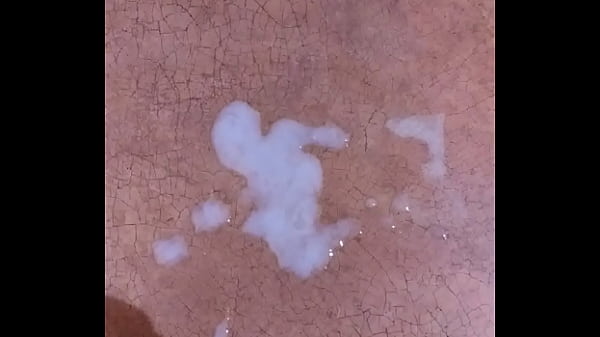 Play MP4 - Shooting a cumshot at work