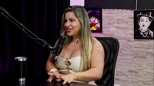 Play MP4 - &Eacute; a caminhoneira mais safada do Brasil&comma; fez um marketing com QR-Code&comma; os hates &eacute; uma prova&comma; passou por preconceito na contrata&ccedil;&atilde;o&comma; e os v&iacute;deos expl&iacute;citos&period;&period;&period; - Juli Figueir&oacute; &lpar;WATCH ON&colon; SHEER&sol;RED&rpar;