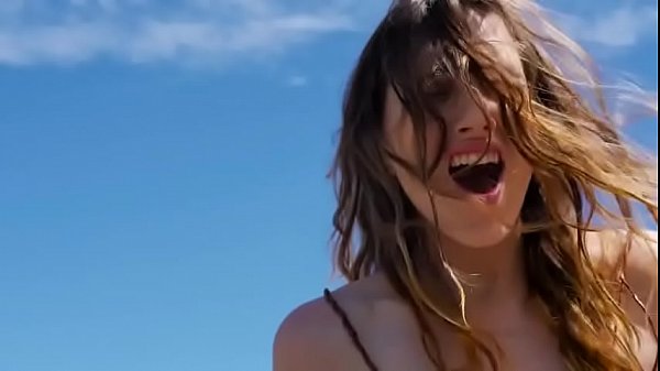 Piper Blush getseaten outdoors