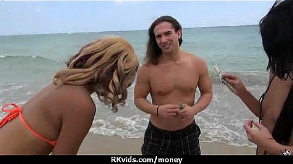 Nonton Sexy Teen Nails Her Butt On Hard Dick For Cash 28 thumbnail