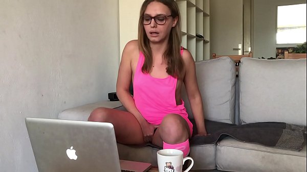 Play MP4 - surprise par son voisin&comma; elle le suce&comma; baise et avale tout&period; Part 1