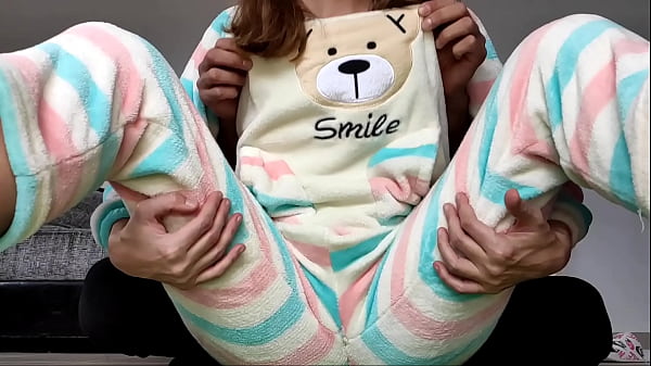 Play MP4 - asian Stepdad teasing small boobs skinny babe teen 18yo in pajamas and hard masturbate pussy