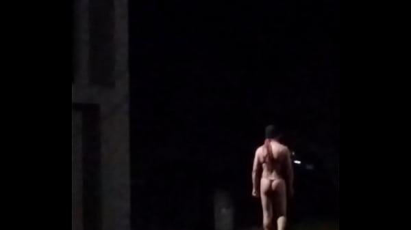 Putinhalee1 se exibindo no meio da rua