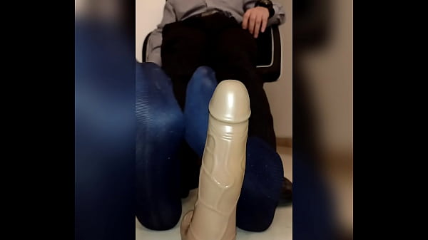 Play MP4 - footjob in slow motion