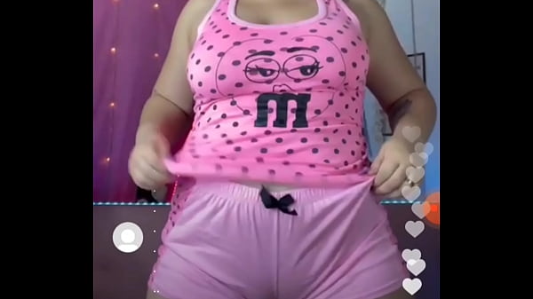 Gordibuena ense&ntilde;a pezones