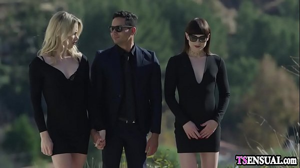 Play MP4 - Horny slender stepmom shemale needs to be hard fucked