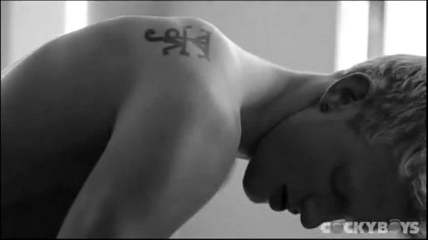 Play MP4 - Lose Control - Evanescence gay music video