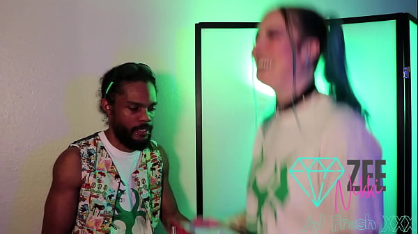 Play MP4 - Fangirl Fucks her favorite pornstar -TRAILER