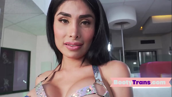 Booty trans beauty showing off latin butt 