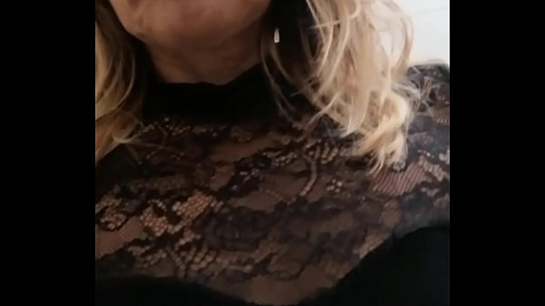 Play MP4 - SabinaAgos finds herself with a strong desire and masturbates in the office