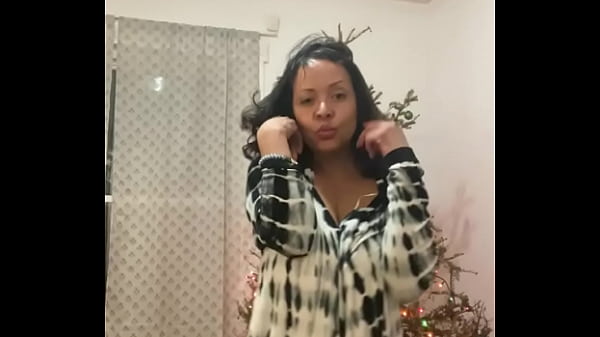 Play MP4 - Anna Maria Latina sexy dancing Christmas video
