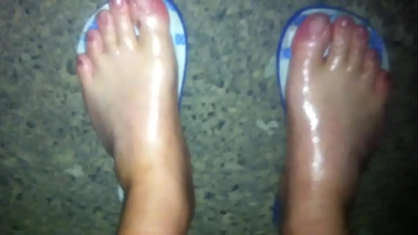 Nonton Naked Oiled Feets In The Nature thumbnail