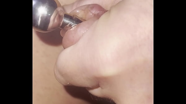 Play MP4 - Playing with very big penis plug drill