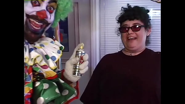 Play MP4 - Freaks And Geeks &num;1 - This is a quirky dwarf movie you won't soon forget