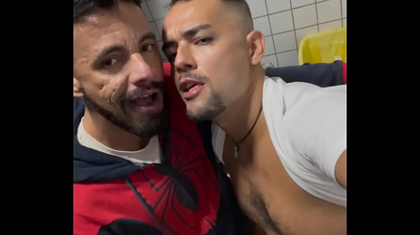 Sexo Dentro Do Banheiro - 02 thumbnail