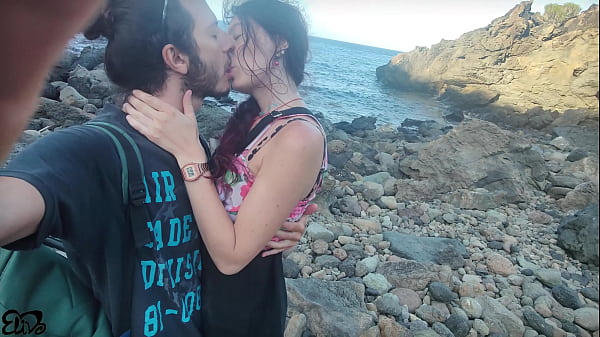 Nonton Sesso Selvaggio Tra Gli Scogli, Dove Nessuno Pu&ograve; Vederci! thumbnail