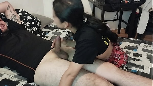 Hermosa jovencita cabalga sobre mi verga y me le vengo dentro 