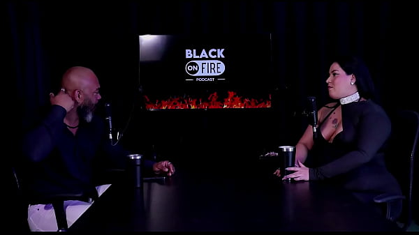 Sente tes&atilde;o por saber que est&atilde;o batendo punheta pra ela, come&ccedil;ou por pirra&ccedil;a, fez fotos nua, e seu lado vendedora... - Pri Melancia (WATCH ON: SHEER/RED) 