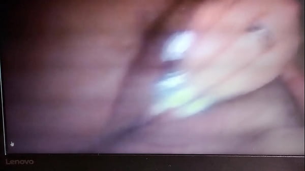 Chica se masturba para mi