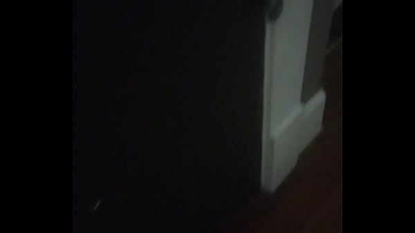 Play MP4 - Se dio cuenta que entro a su cuarto