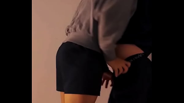 el repartidor de pizza tambi&eacute;n reparte polla en la puerta de mi departamento 