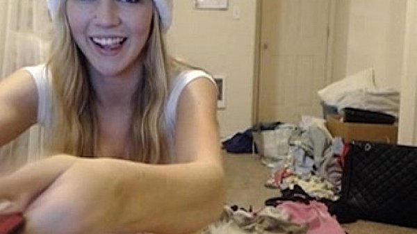Blonde Cutie On Cam 13 thumbnail