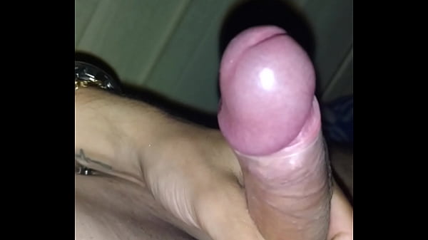 Novinho tocando punheta na madrugada