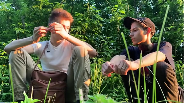 Play MP4 - Help A Friend In The Woods