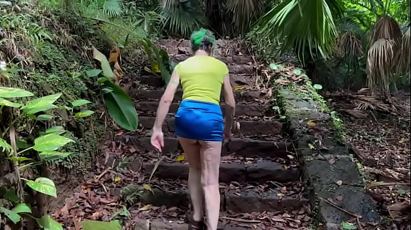 In the ruins of the abandoned house in the jungle i walk down and up the remaining stairs and give a brief flash at 